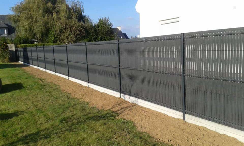 Bandes brise-vue en PVC rigide pour panneaux de clôture 26M Quest® LUX