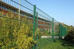 Lire la suite à propos de l’article Comment choisir une clôture industrielle ?